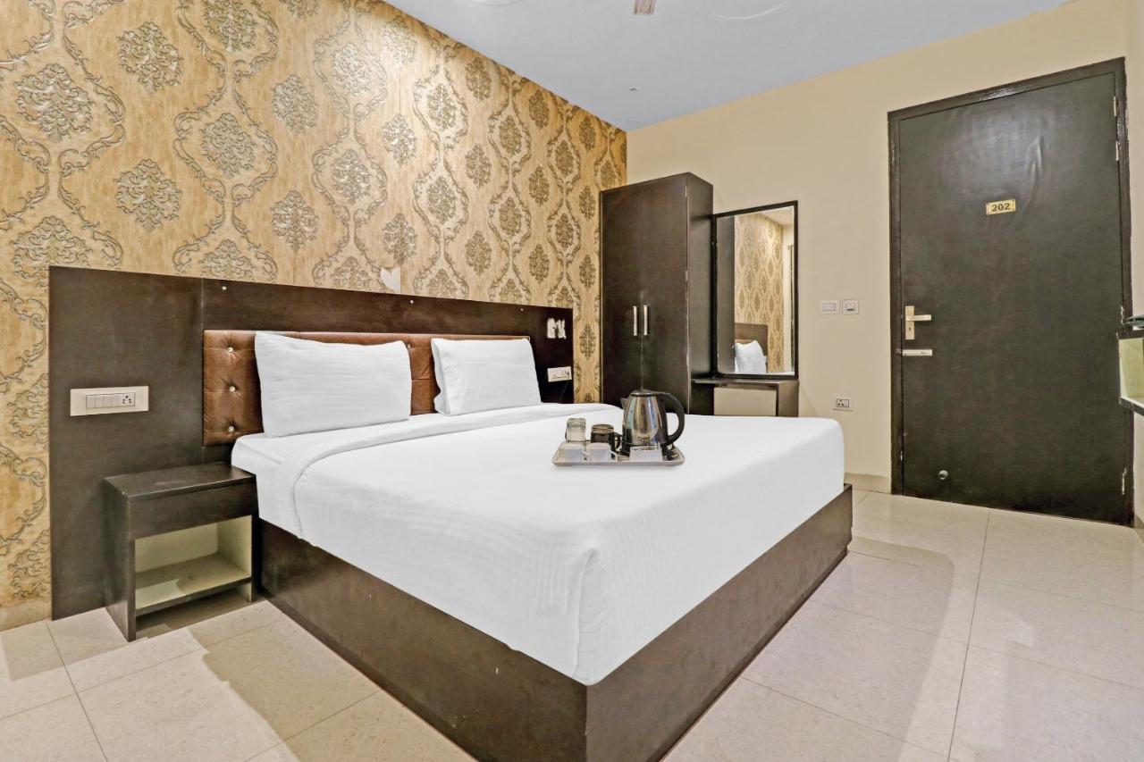 Oyo 23368 Boutique Hotel Paragon New Delhi Eksteriør billede