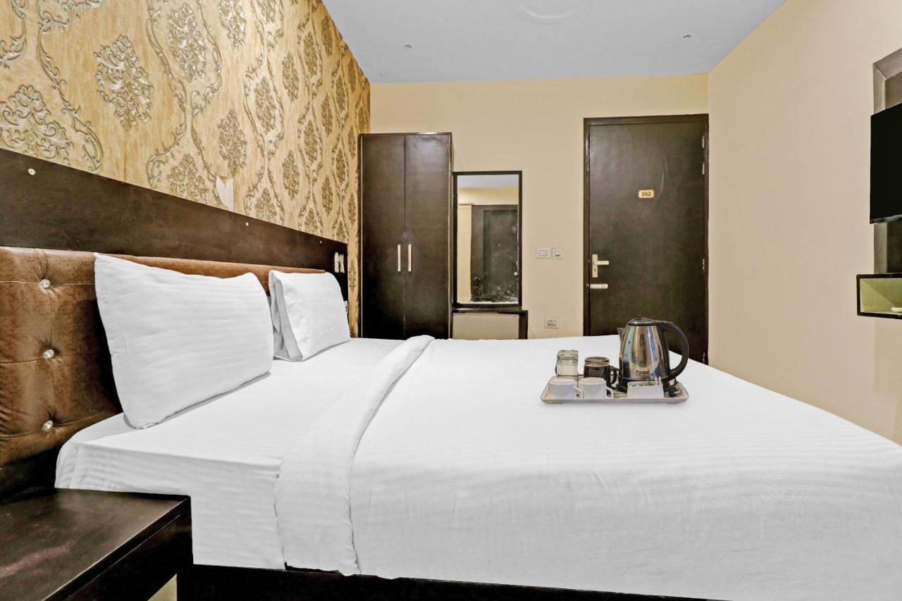 Oyo 23368 Boutique Hotel Paragon New Delhi Eksteriør billede